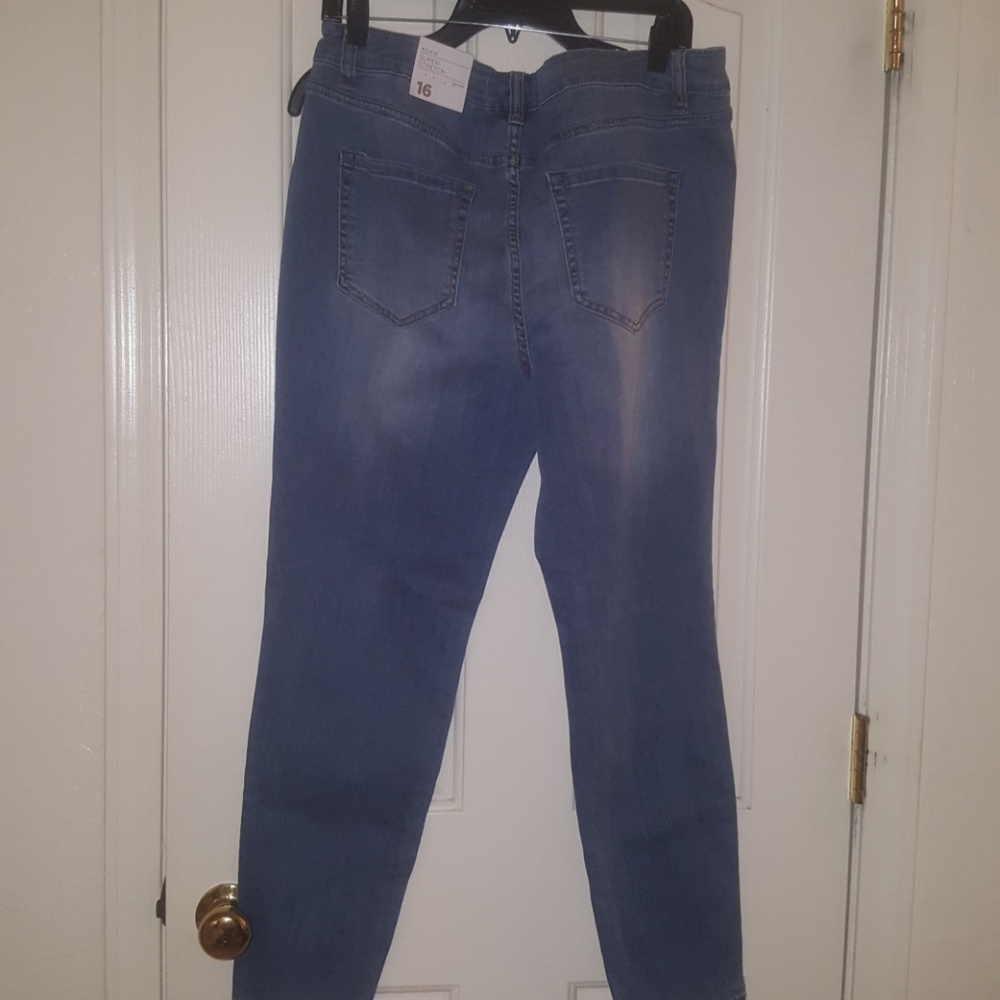 Jeans - Picture 2 of 4